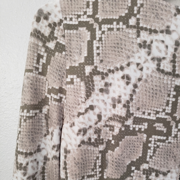 Vince Camuto Long Sleeve Python Snake Print Full Back Zip Dress, Size 2 - Picture 3 of 7